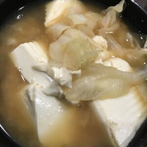 きゃべつと豆腐の味噌汁